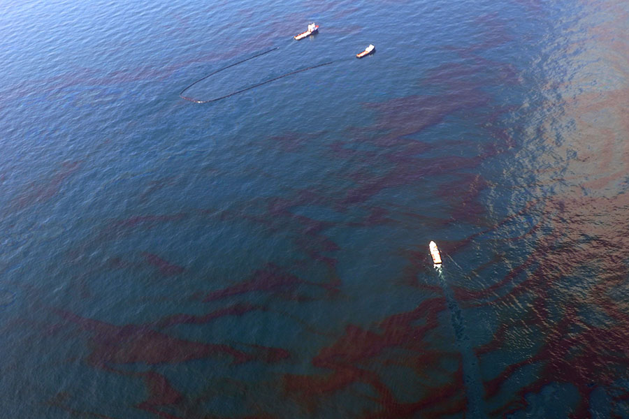 Oil skimming vessels at the site of the BP oil spill in the Gulf of Mexico. Photo Courtesy of DVIDS/Wikmedia Commons.